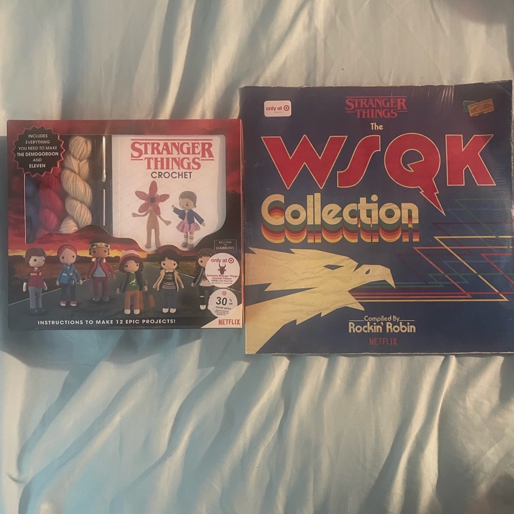 Netflix Stranger Things Crochet Kit with WSQK Collection Vinyl bundle